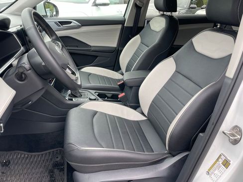 Certified 2025 Volkswagen Taos SEL w/ Black Wheel Plus Package image 6