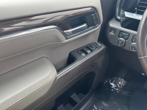 Certified 2022 Chevrolet Silverado 1500 LT w/ Leather Package AWD/4WD image 32