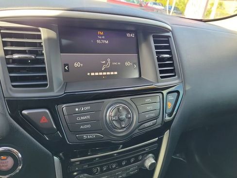 Used 2020 Nissan Pathfinder SV image 29