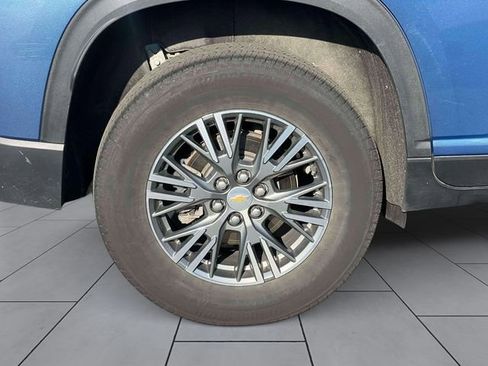 Used 2024 Chevrolet Traverse LS FWD image 11