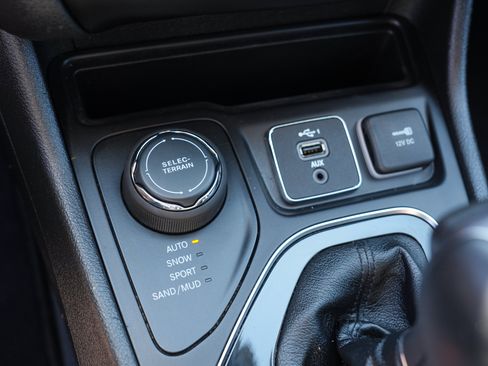Used 2020 Jeep Cherokee Limited AWD/4WD image 29