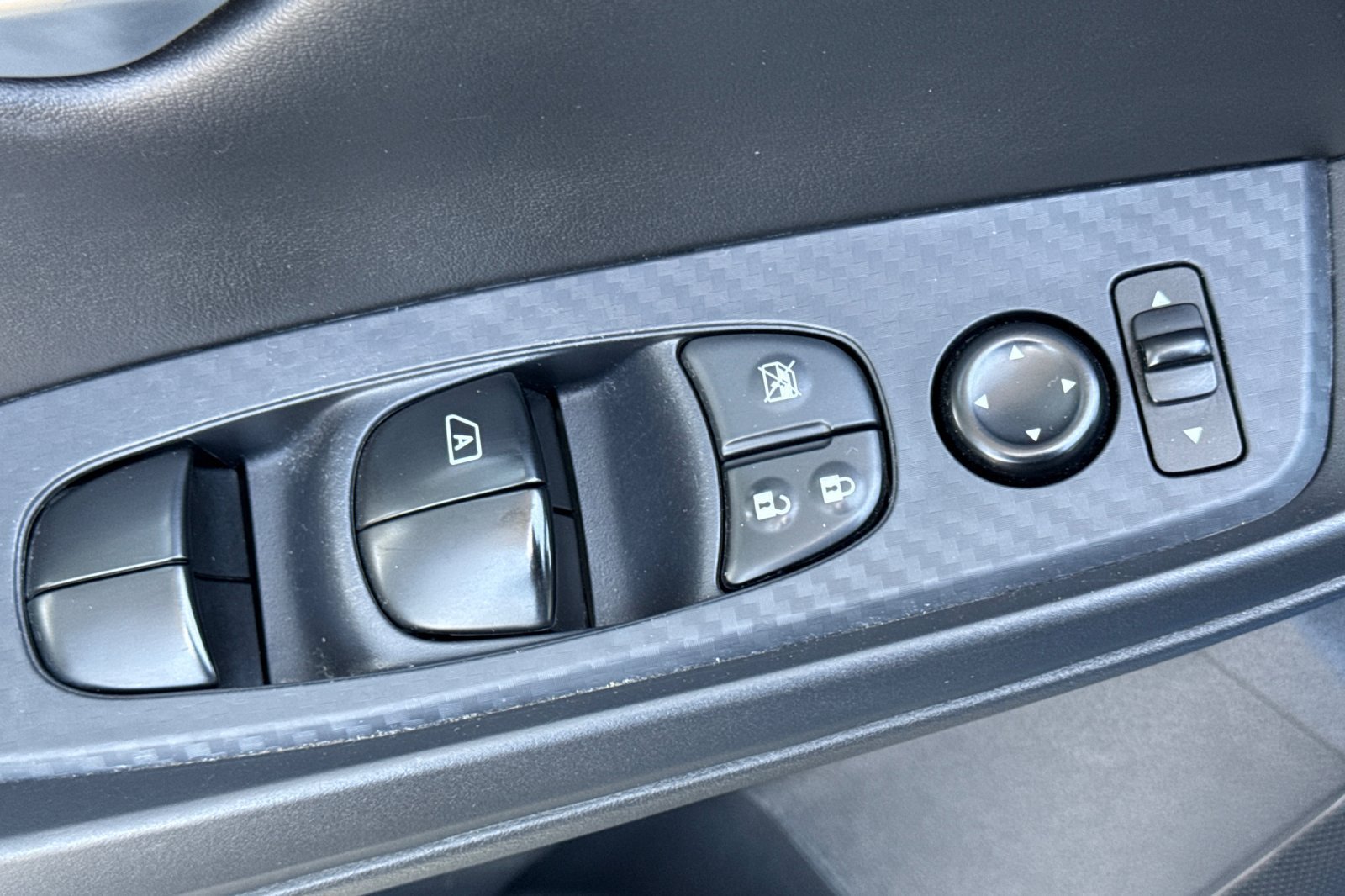 Used 2024 Nissan Sentra SV FWD image 11