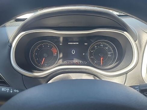 Used 2016 Jeep Cherokee Overland w/ Technology Group AWD/4WD image 21