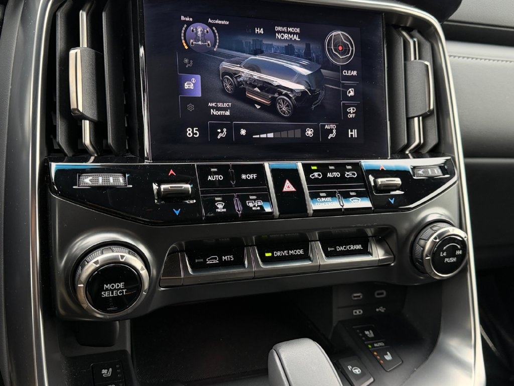 Certified 2025 Lexus LX 700h Overtrail AWD/4WD image 25