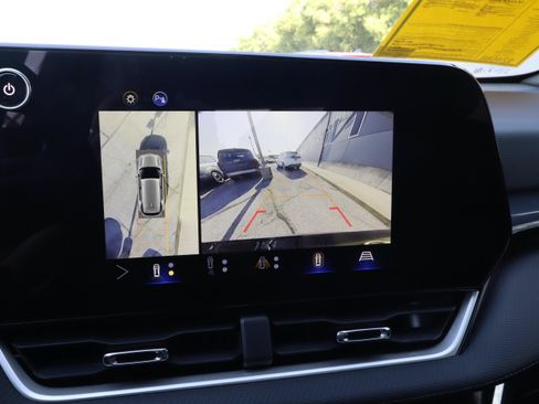 Used 2025 Chevrolet Equinox LT w/ Convenience Package II FWD image 12