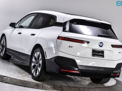 Used 2024 BMW iX xDrive50 w/ Premium Package AWD/4WD image 4