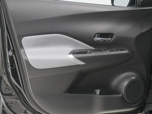 Used 2021 Nissan Kicks SR w/ SR Premium Package image 13