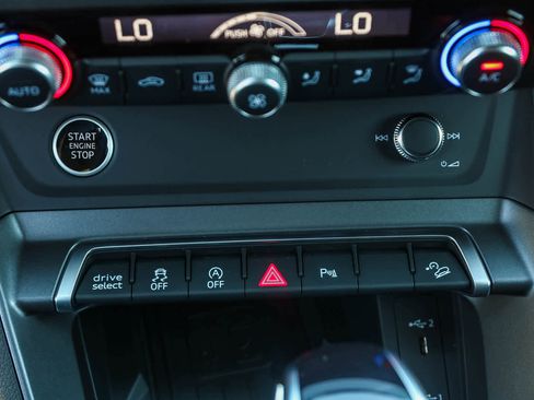 New 2025 Audi Q3 2.0T Premium image 28