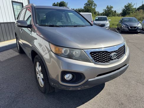 Used 2011 Kia Sorento 2WD w/ Convenience Pkg image 3
