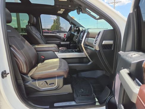 Used 2017 Ford F250 Platinum w/ Platinum Ultimate Package AWD/4WD image 34