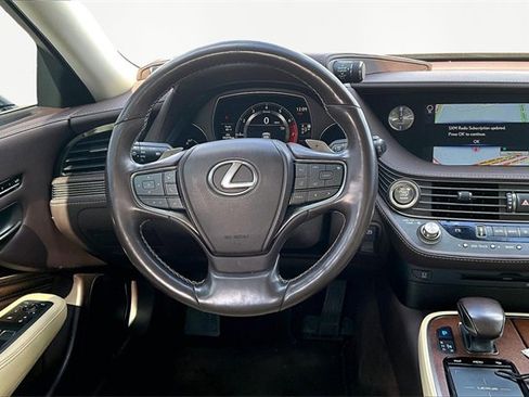 Used 2018 Lexus LS 500 w/ Accessory Package (Z2) image 5