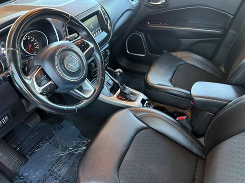 Used 2018 Jeep Compass Latitude w/ Popular Equipment Group AWD/4WD image 11