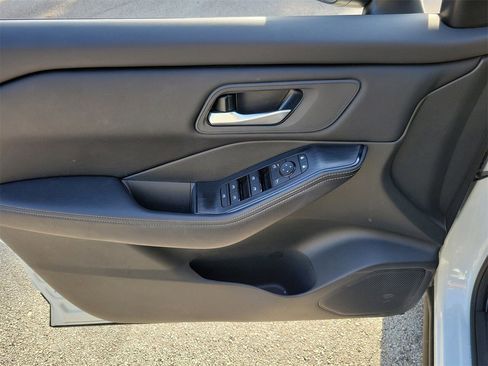 Used 2025 Nissan Rogue SV image 13