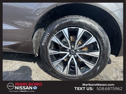 Used 2025 Volvo XC60 B5 Plus w/ Climate Package image 12