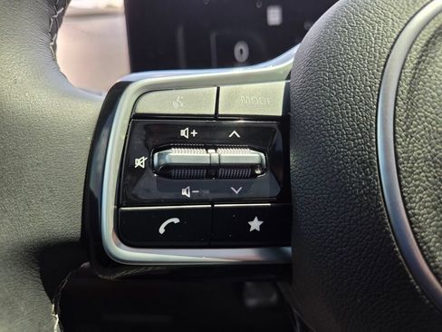Used 2025 Kia Sorento SX FWD image 13