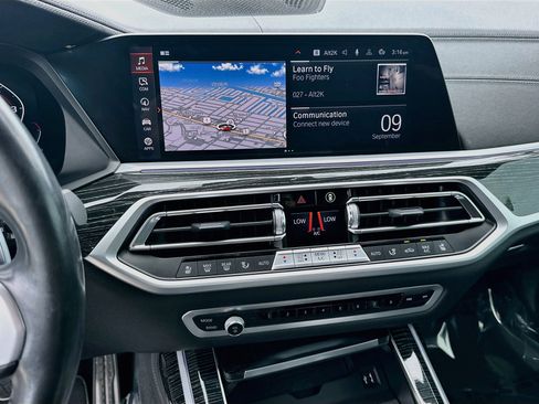Used 2022 BMW X7 M50i w/ Dynamic Handling Package AWD/4WD image 12