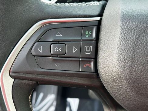 Used 2024 Jeep Grand Cherokee Altitude image 17