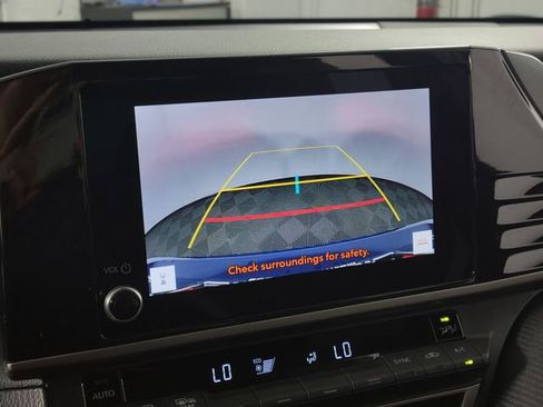 Used 2025 Toyota Camry SE image 18