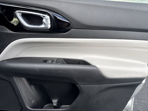 Certified 2022 Jeep Compass Limited w/ Sun and Sound Group image 14