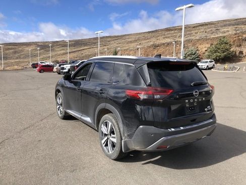 Used 2023 Nissan Rogue SL w/ SL Premium Package image 10