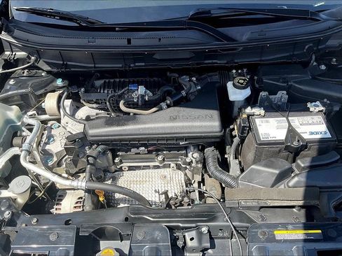 Used 2020 Nissan Rogue S FWD image 29