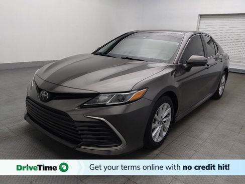 Used 2022 Toyota Camry LE FWD image 1