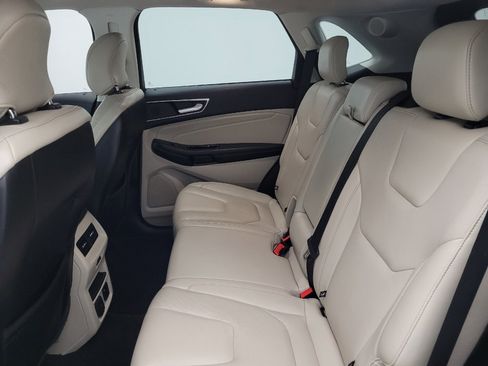 Used 2019 Ford Edge Titanium w/ Equipment Group 301A FWD image 18