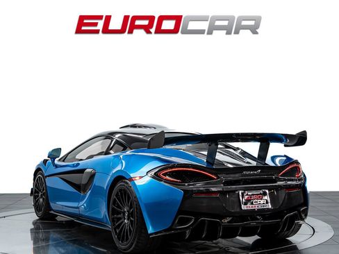 Used 2020 McLaren 620R RWD image 3