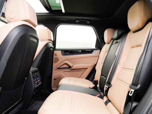 Certified 2026 Porsche Cayenne AWD/4WD image 23