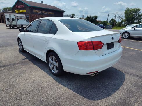 Used 2011 Volkswagen Jetta TDI FWD image 3