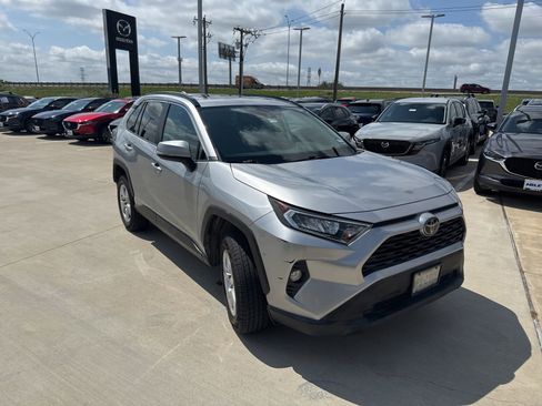 Used 2019 Toyota RAV4 XLE FWD image 5