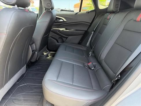 Used 2024 Chevrolet Trax RS w/ Sunroof Package FWD image 7