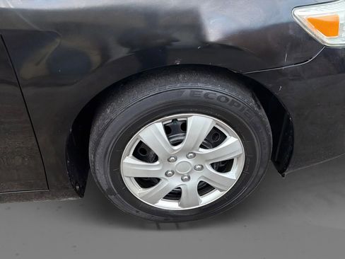 Used 2010 Toyota Camry LE FWD image 25