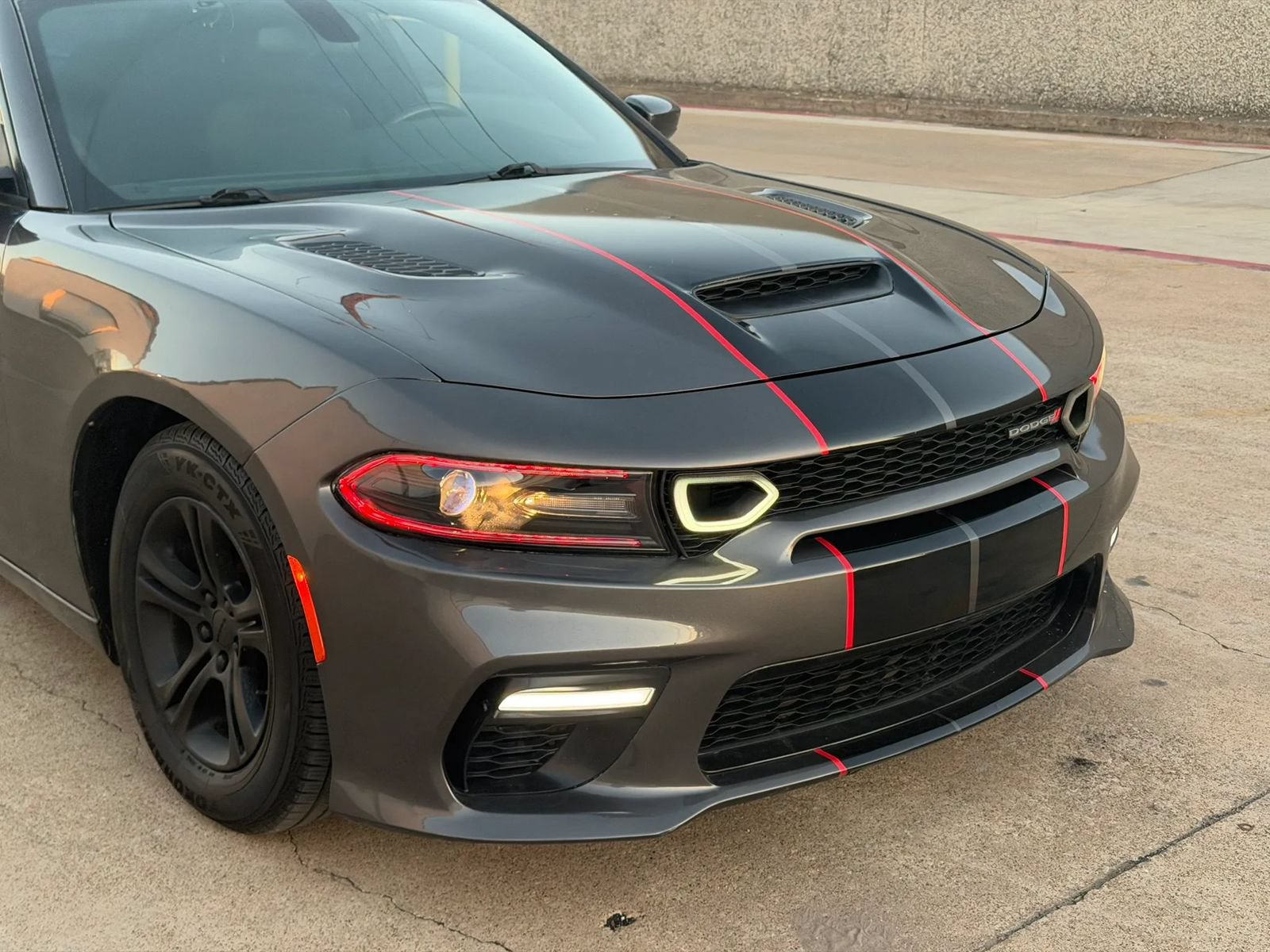 Used 2018 Dodge Charger SXT RWD image 3