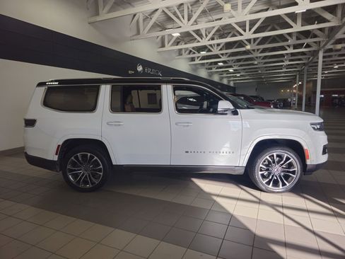 Used 2022 Jeep Grand Wagoneer Series III w/ Rear Seat Video Group 1 image 7