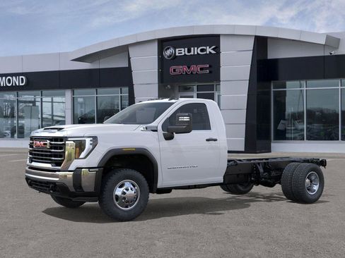 New 2026 GMC Sierra 3500 Pro image 2