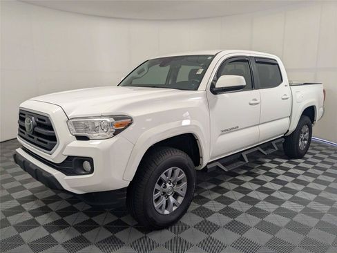 Used 2019 Toyota Tacoma SR5 RWD image 2