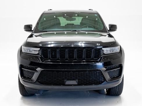 Used 2024 Jeep Grand Cherokee Altitude AWD/4WD image 4
