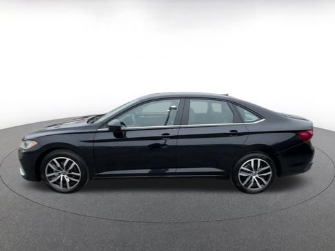 Used 2025 Volkswagen Jetta SE image 9
