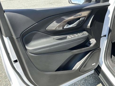 Used 2024 GMC Terrain Denali w/ Denali Premium Package image 17