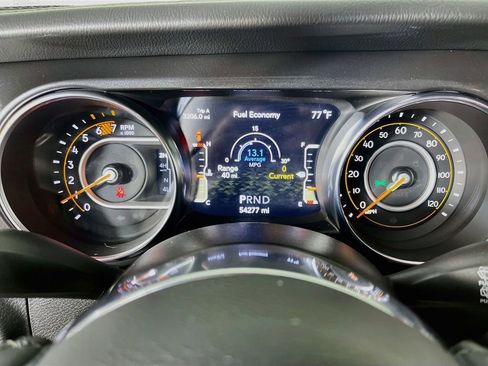 Used 2021 Jeep Wrangler Unlimited Sahara AWD/4WD image 18