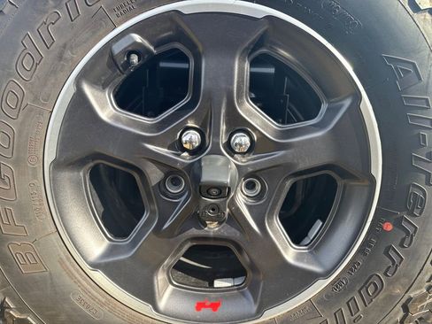 Used 2021 Jeep Wrangler Sport image 40