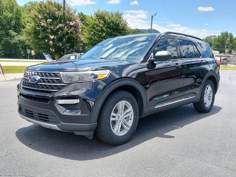 Certified 2023 Ford Explorer XLT w/ Equipment Group 202A RWD image 8