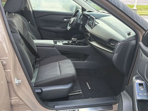 Used 2024 Nissan Rogue SV FWD image 13