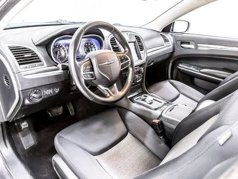 Used 2021 Chrysler 300 Touring w/ Sport Appearance Package RWD image 27