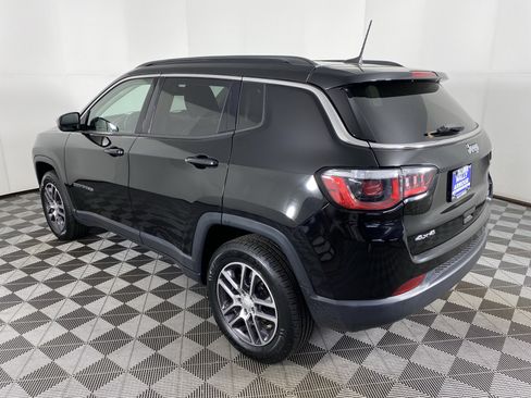 Used 2019 Jeep Compass Latitude w/ Cold Weather Group AWD/4WD image 9