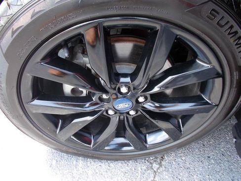 Used 2017 Ford Escape SE w/ Equipment Group 201A AWD/4WD image 17