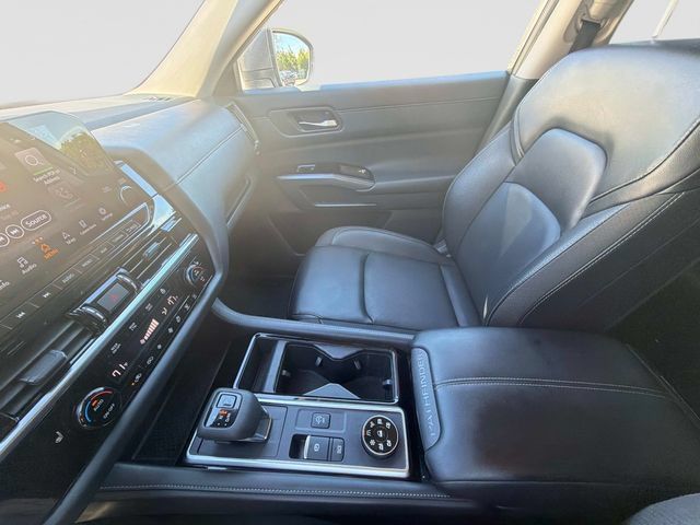 Used 2023 Nissan Pathfinder SL AWD/4WD image 30