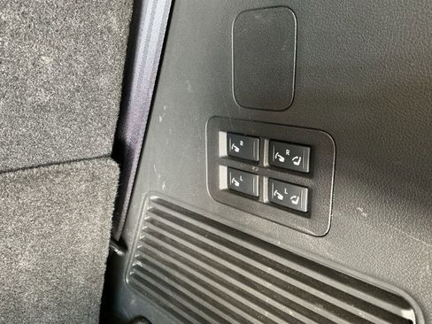 Used 2025 Nissan Armada Platinum image 32