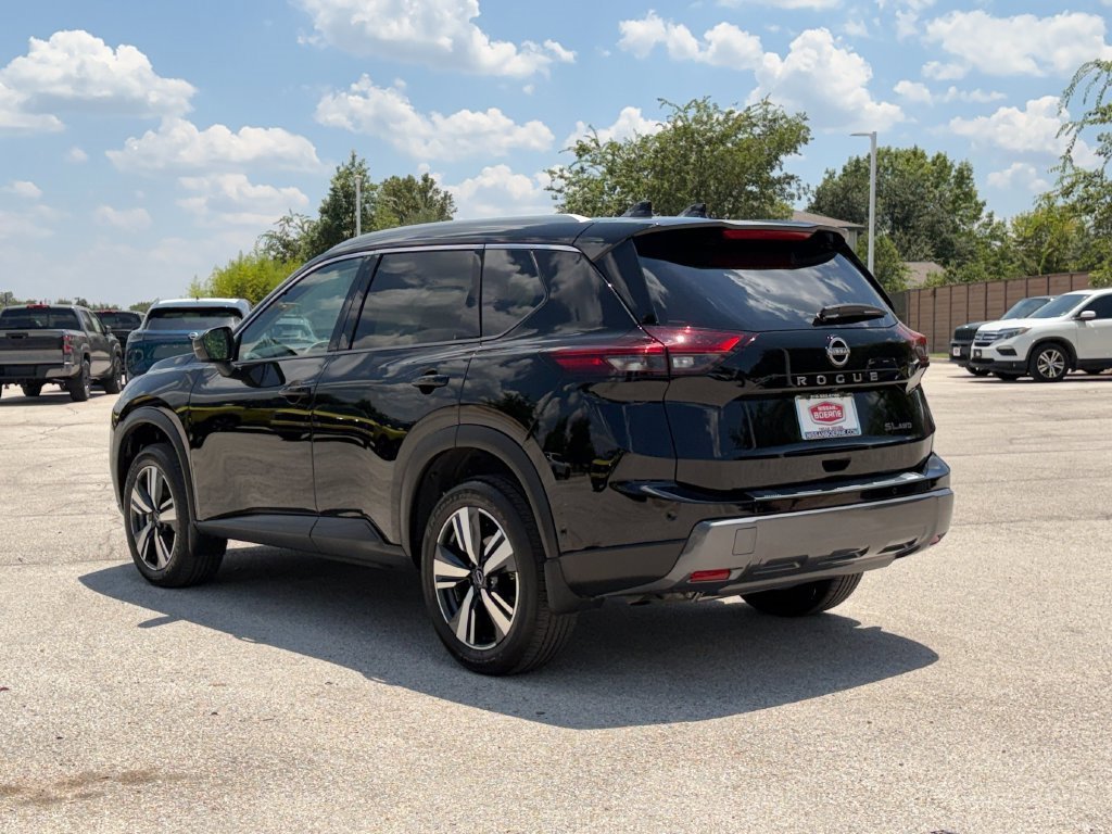 Certified 2025 Nissan Rogue SL w/ Tech Package AWD/4WD image 6
